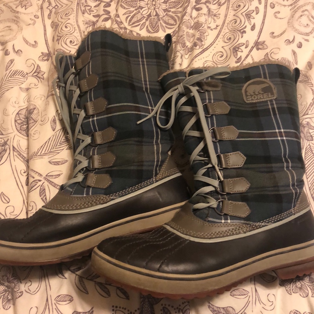 Sorel plaid boots